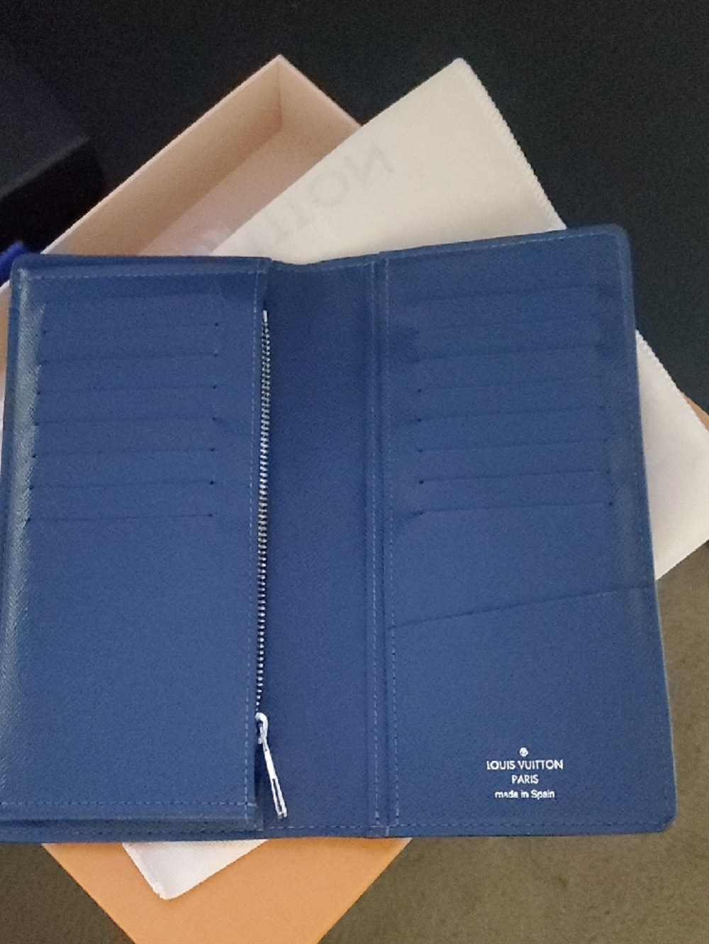 Louis Vuitton Monogram Eclipse - Authentic - Picture 3 of 8
